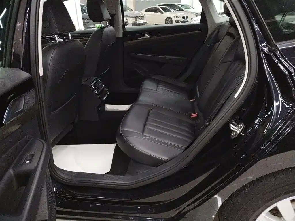 Volkswagen Passat — фото 13