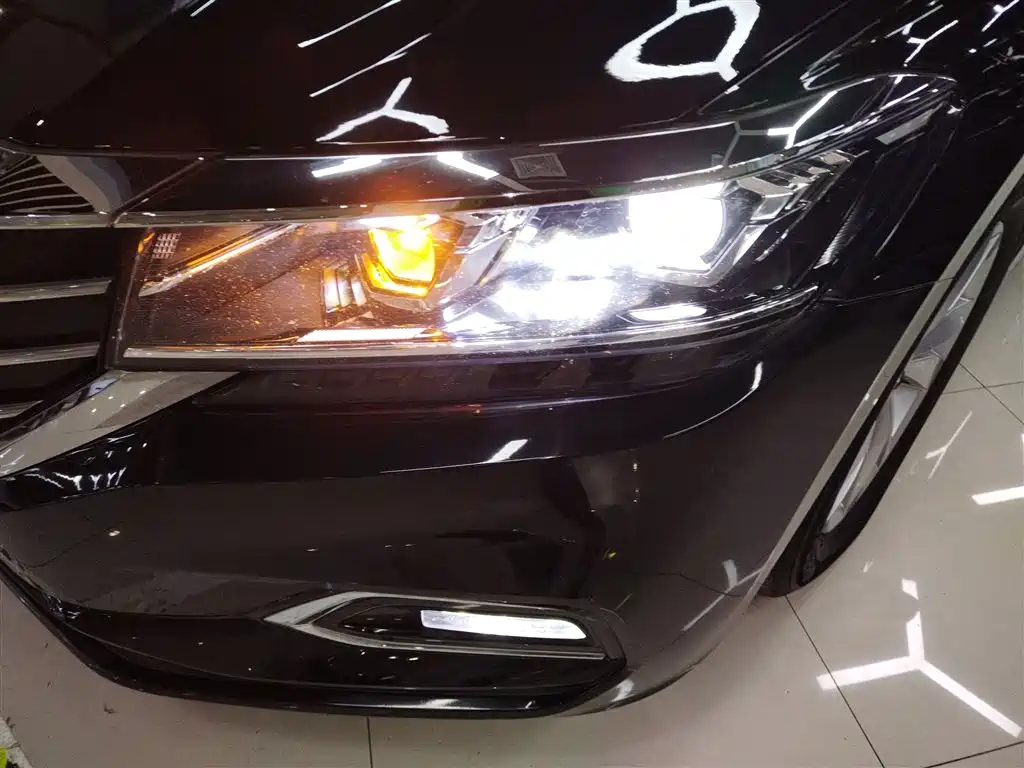Volkswagen Passat — фото 18