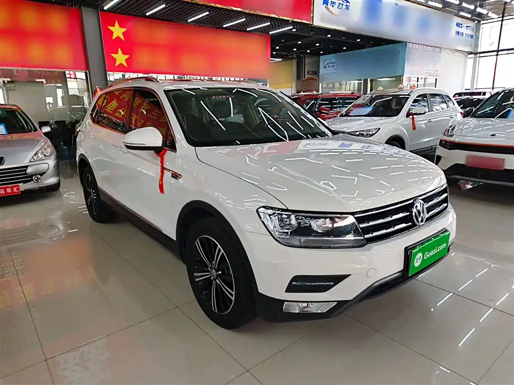 Volkswagen Tiguan L — фото 22