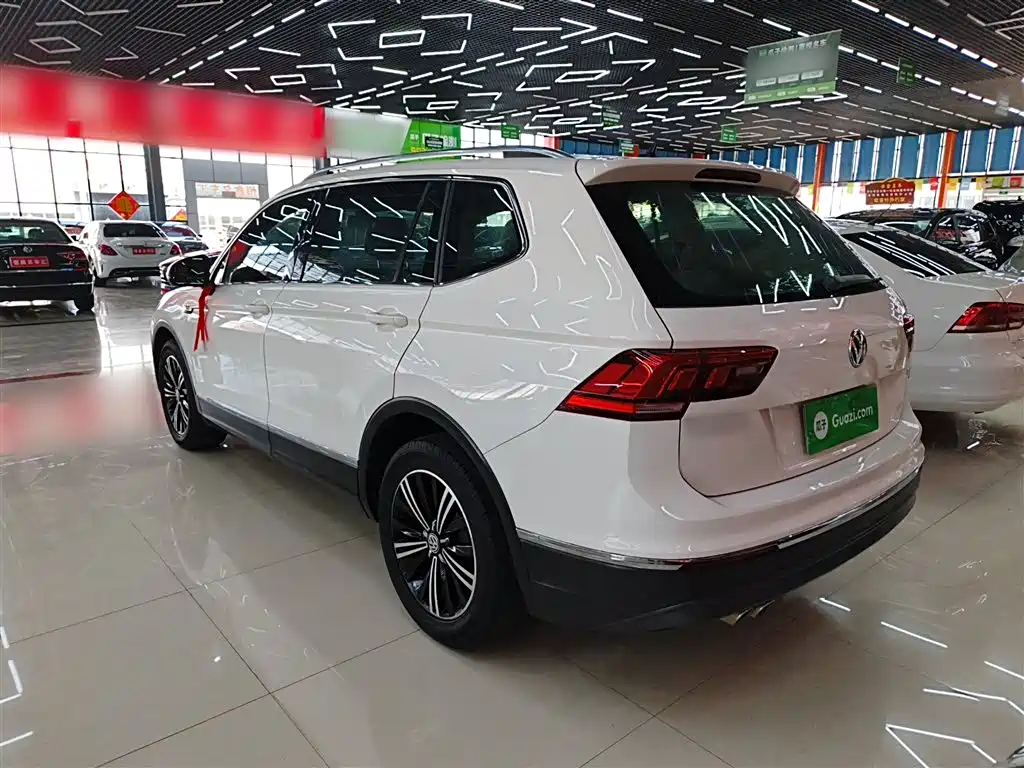 Volkswagen Tiguan L — фото 23