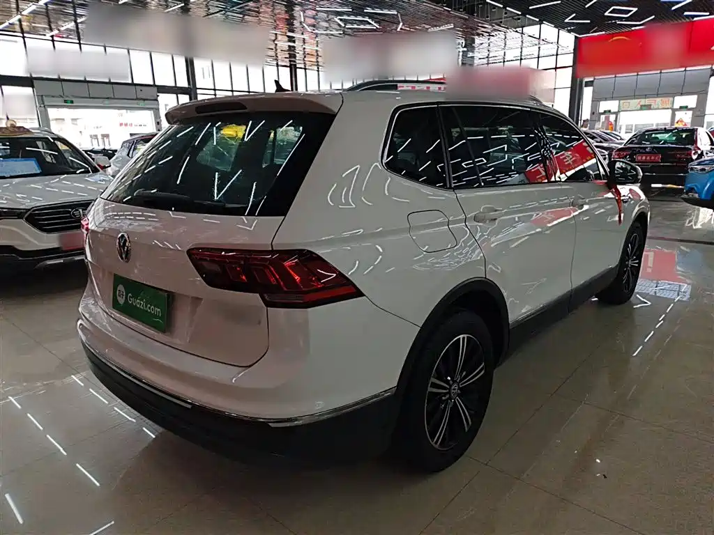 Volkswagen Tiguan L — фото 5