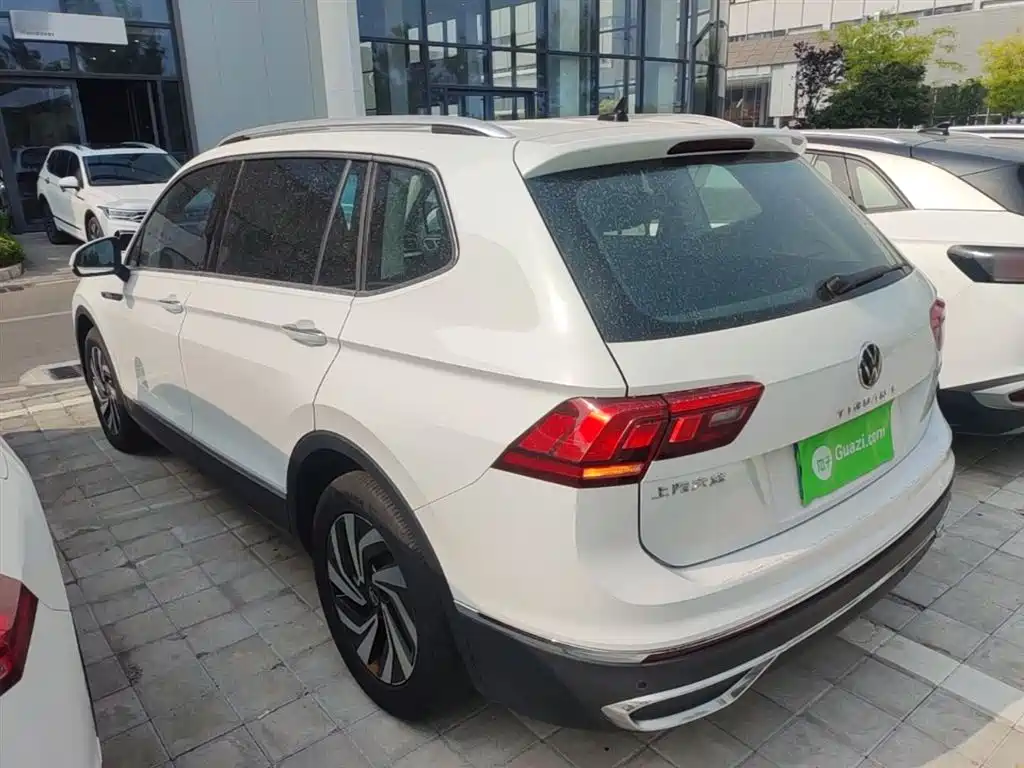Volkswagen Tiguan L — фото 5