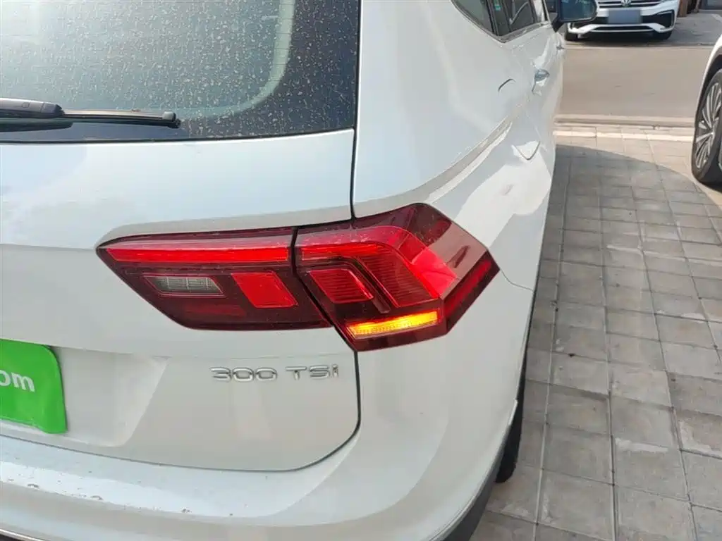 Volkswagen Tiguan L — фото 8