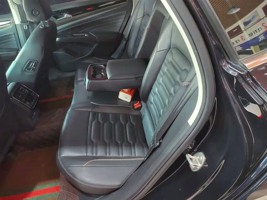 Volkswagen Passat — фото 13