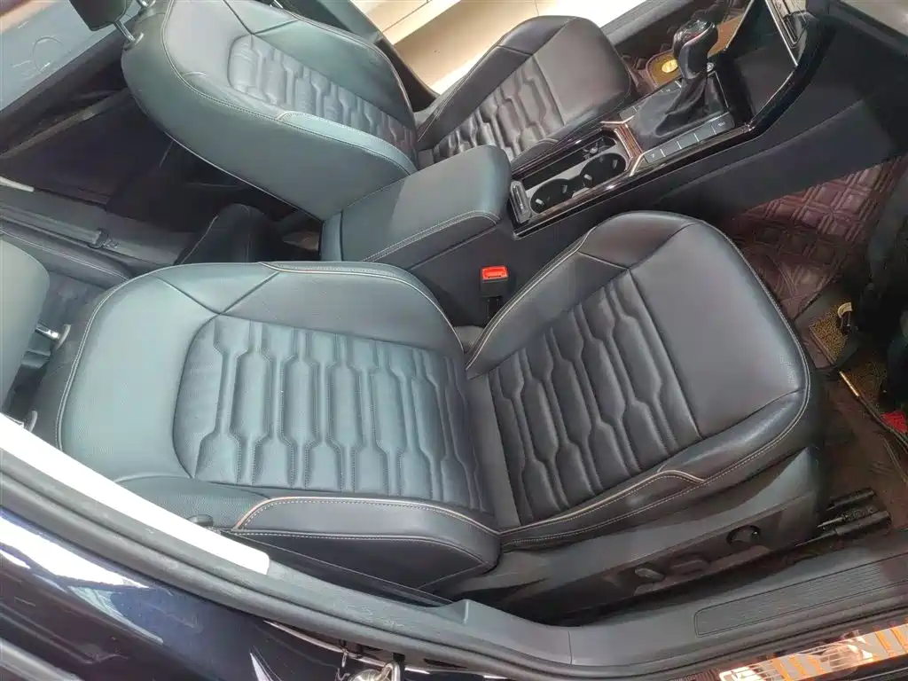 Volkswagen Passat — фото 20