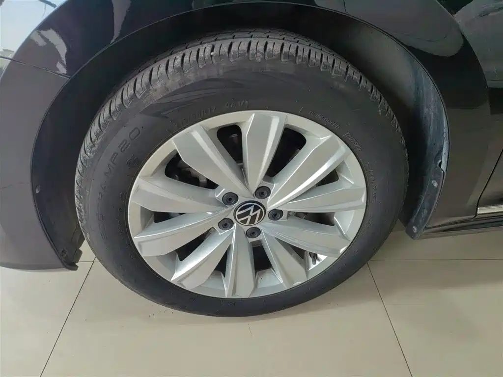 Volkswagen Passat — фото 25