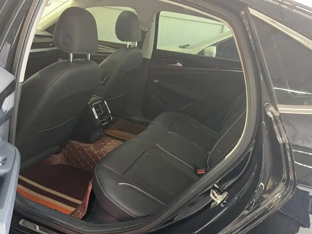 Volkswagen Passat — фото 14