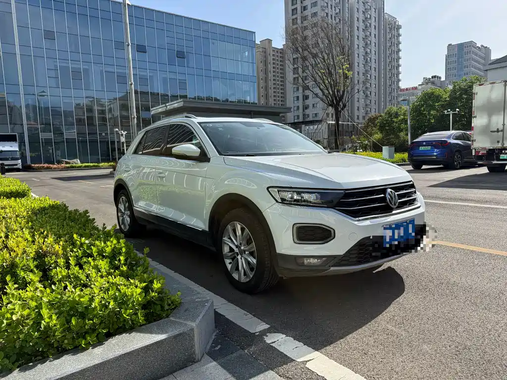 Volkswagen T-Roc — фото 3