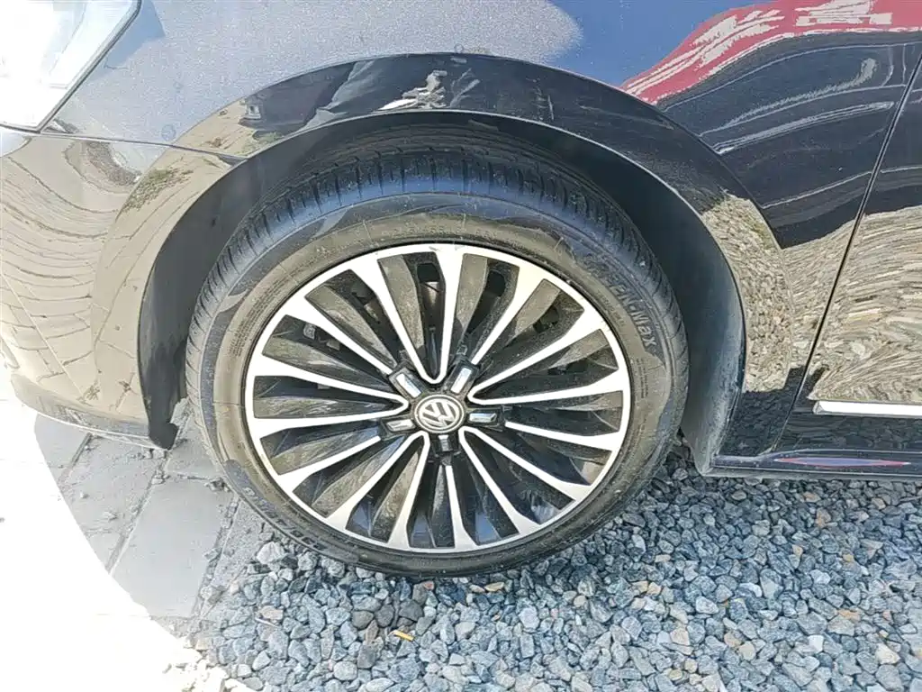 Volkswagen Passat — фото 23