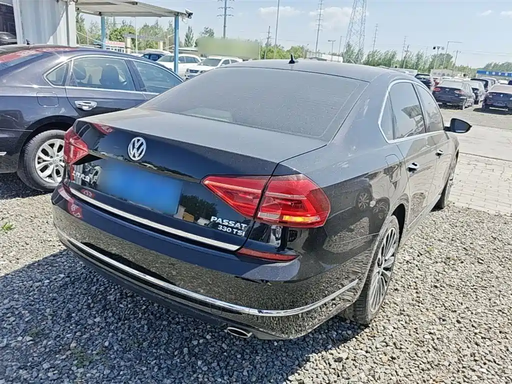 Volkswagen Passat — фото 7