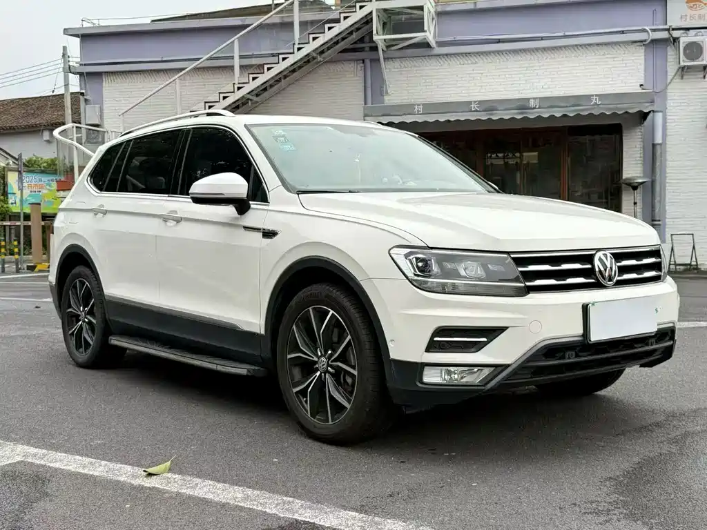 Volkswagen Tiguan L — фото 3