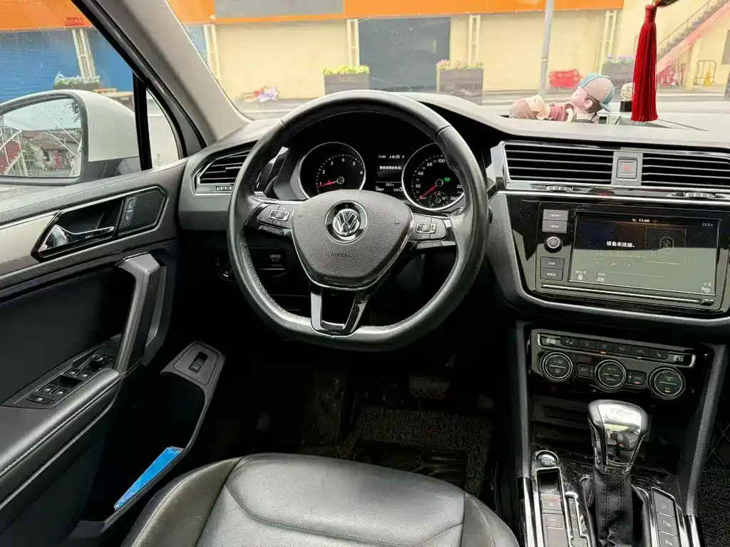 Volkswagen Tiguan L — фото 5