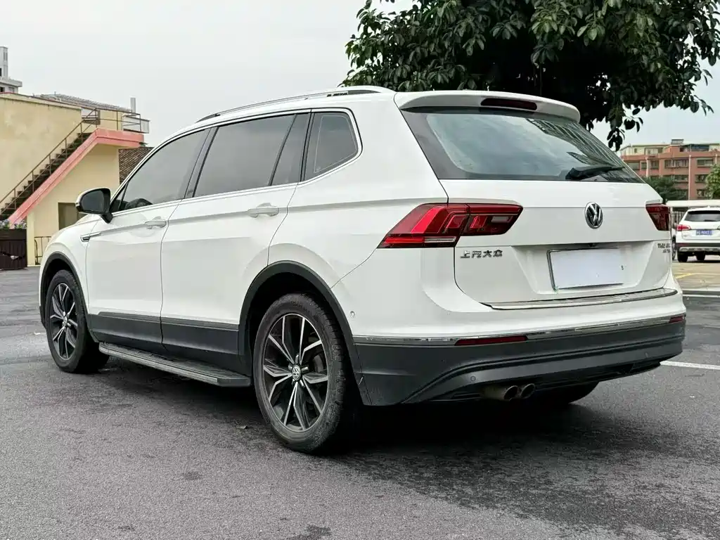 Volkswagen Tiguan L — фото 8