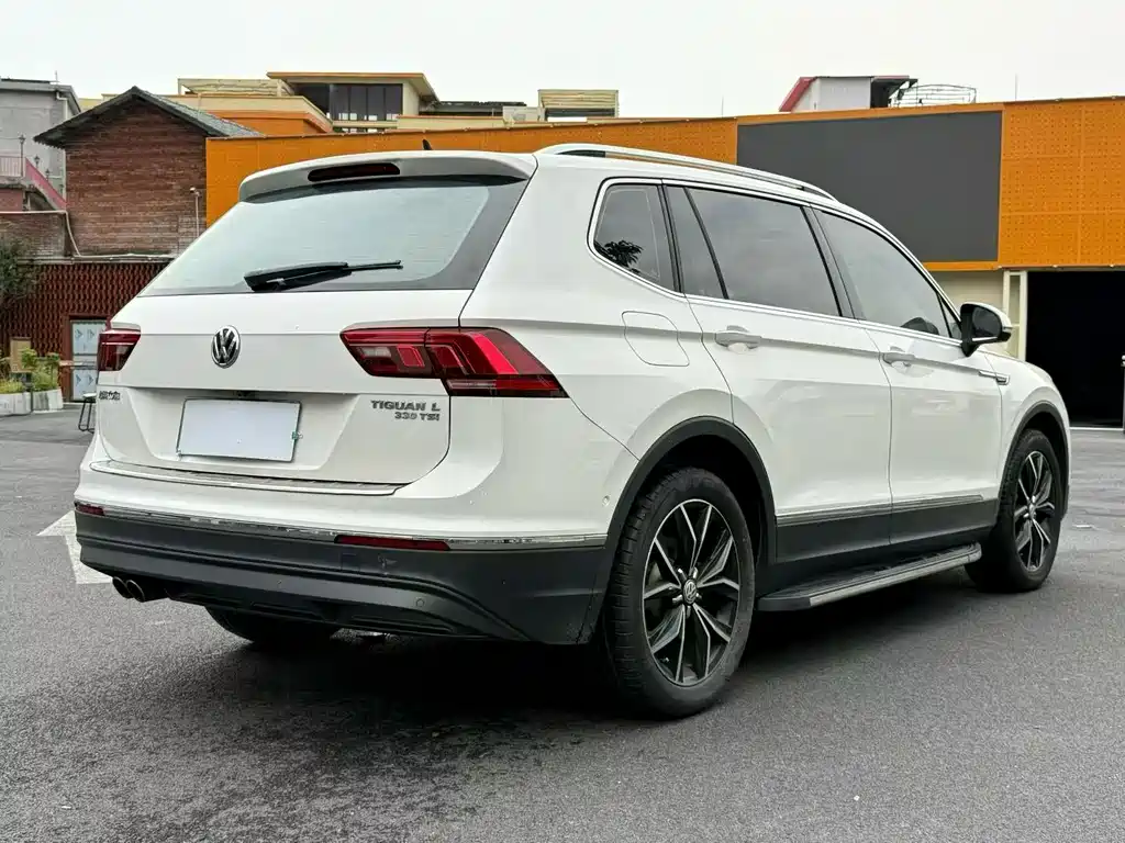 Volkswagen Tiguan L — фото 9