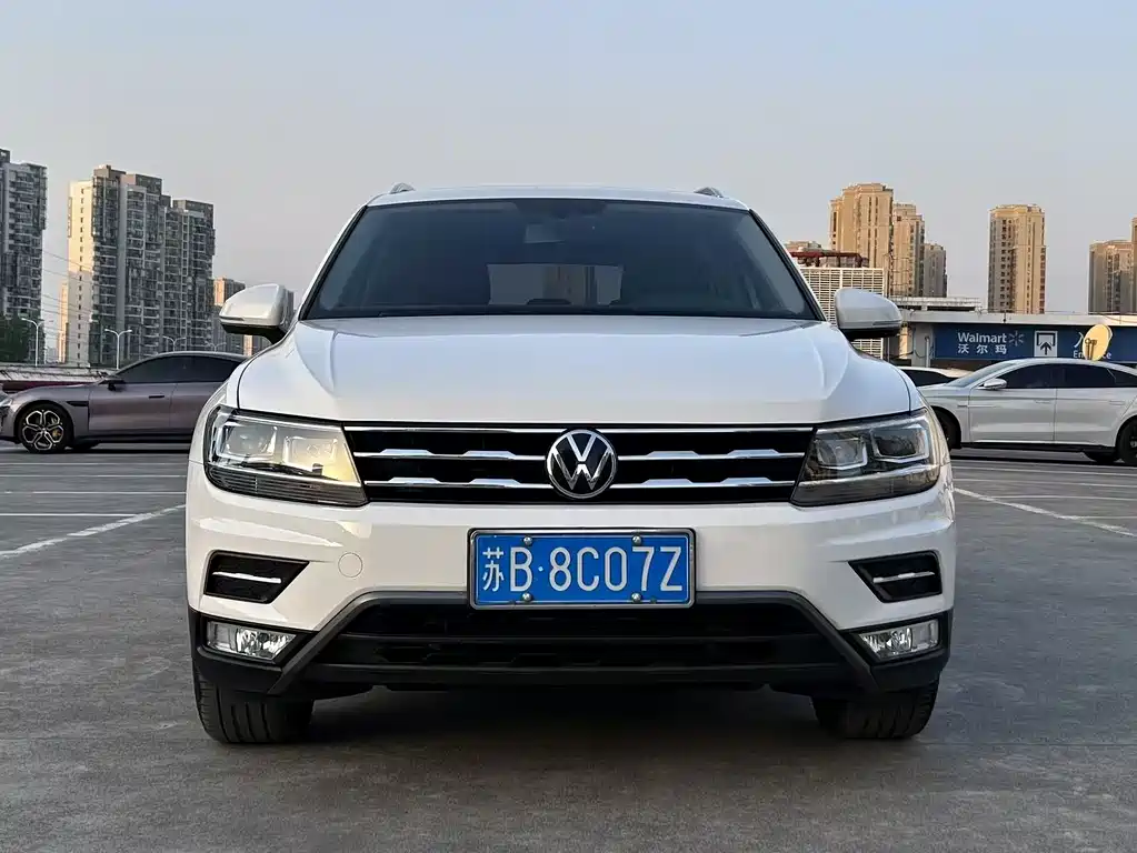 Volkswagen Tiguan L — фото 2