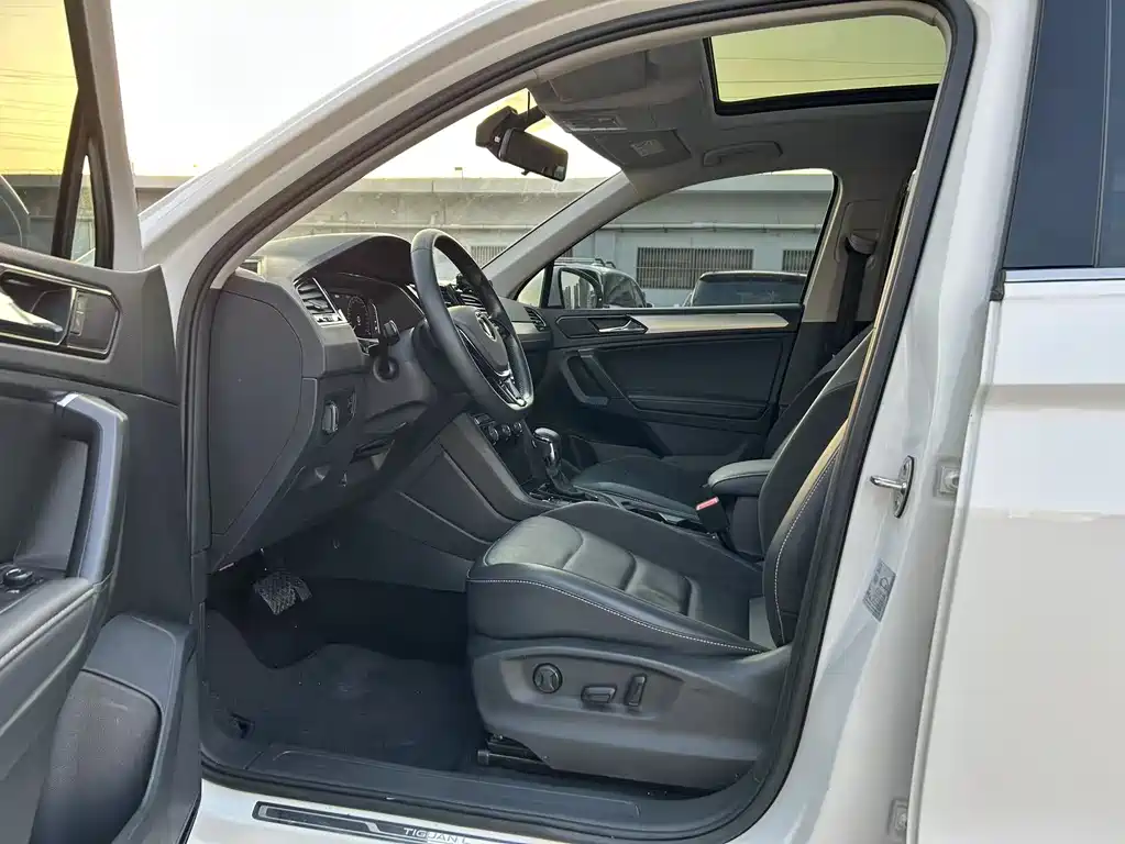 Volkswagen Tiguan L — фото 4