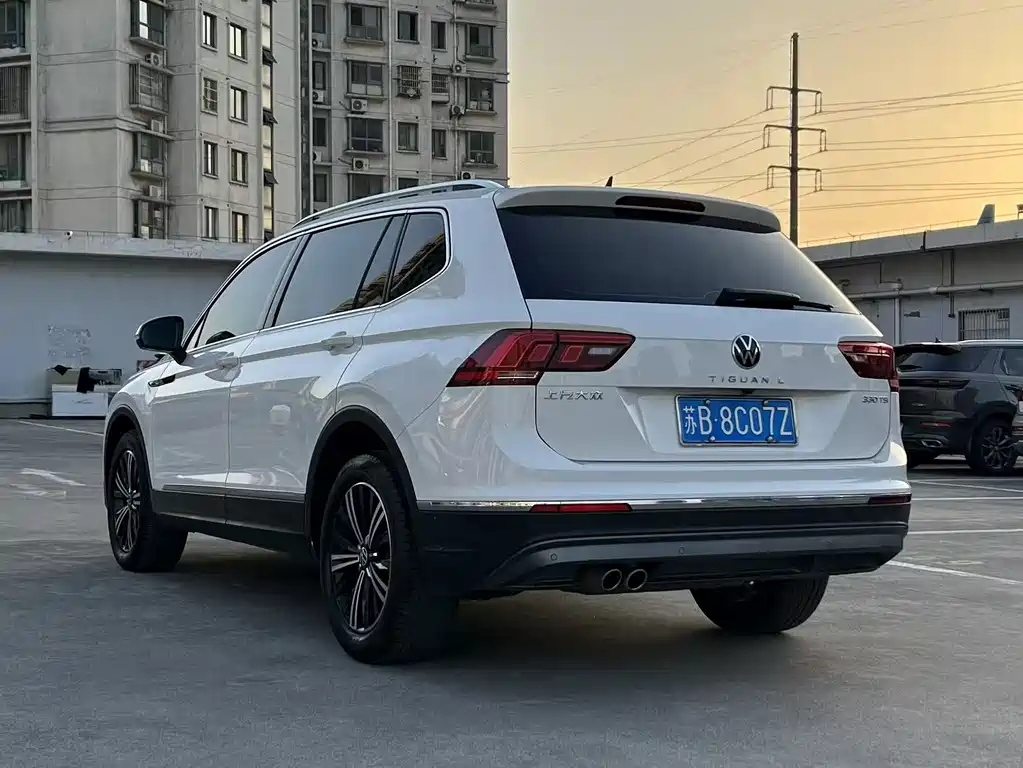 Volkswagen Tiguan L — фото 7