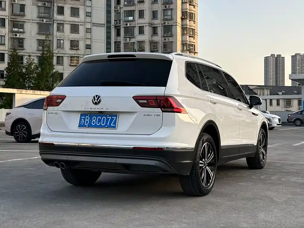 Volkswagen Tiguan L — фото 8