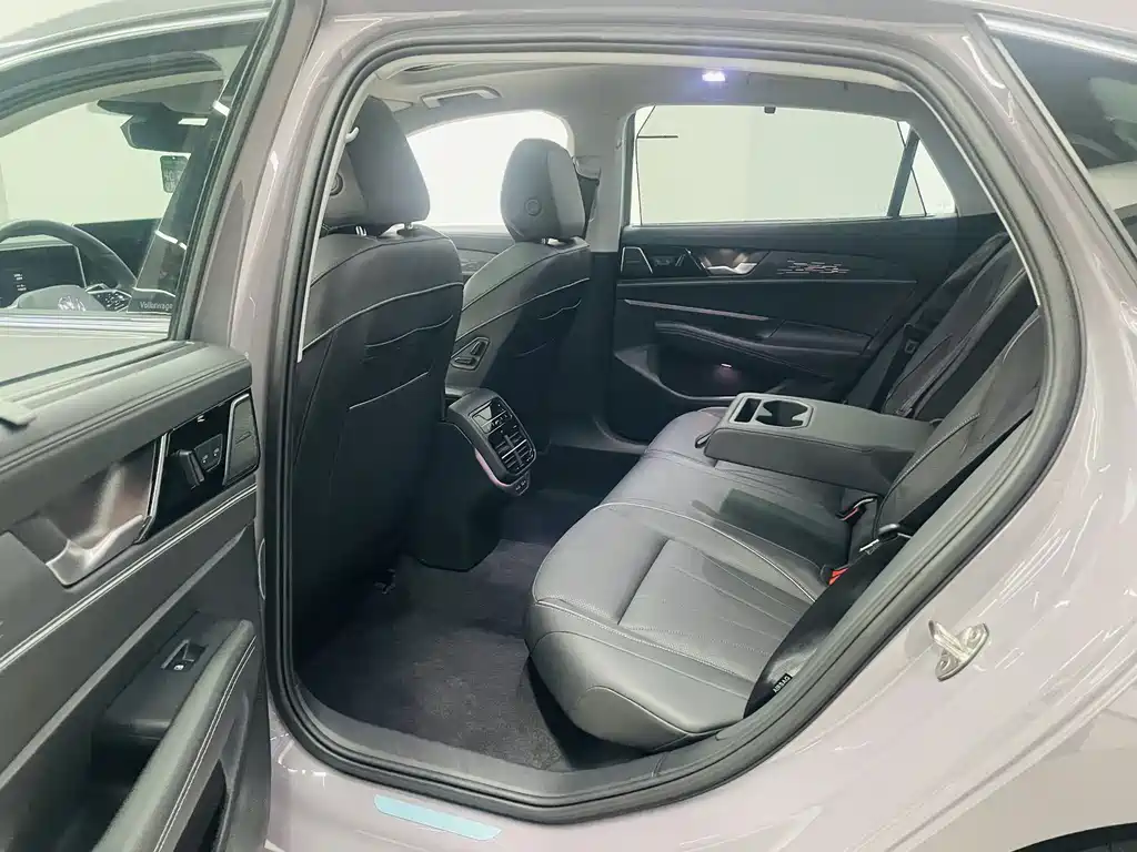 Volkswagen Passat — фото 10