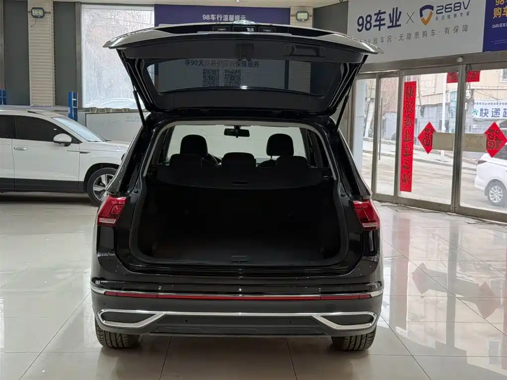 Volkswagen Tiguan L — фото 23