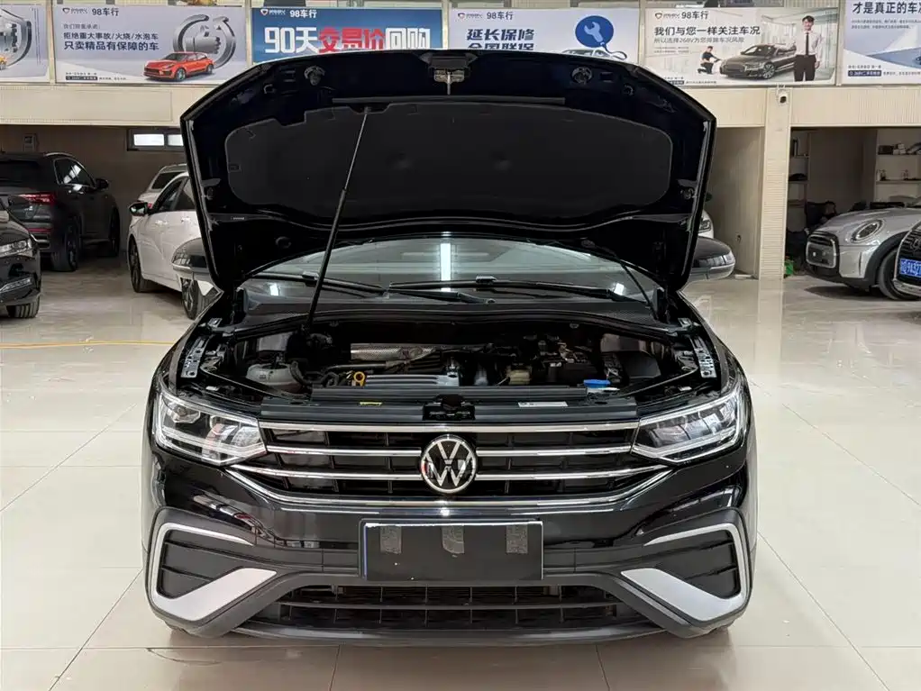 Volkswagen Tiguan L — фото 7