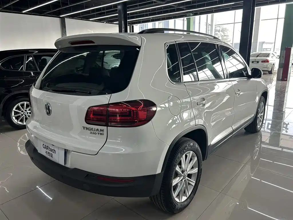 Volkswagen Tiguan — фото 2