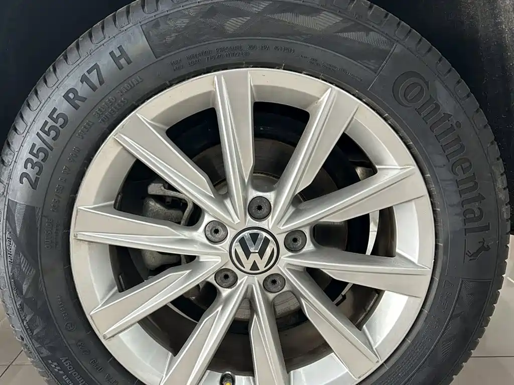 Volkswagen Tiguan — фото 7