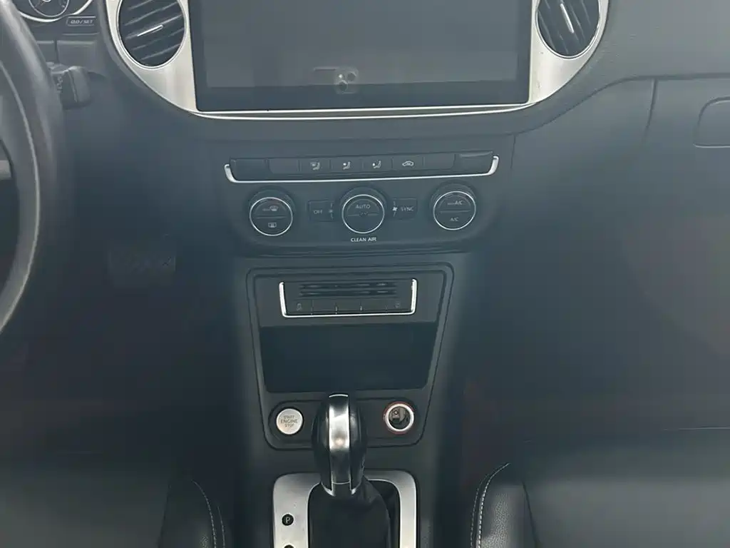 Volkswagen Tiguan — фото 10