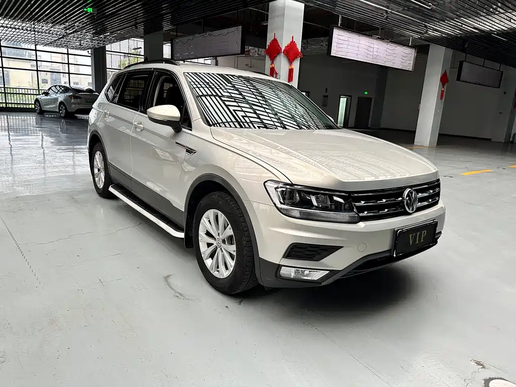Volkswagen Tiguan L — фото 3