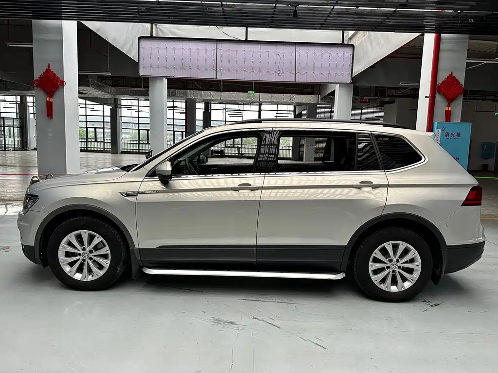Volkswagen Tiguan L — фото 4