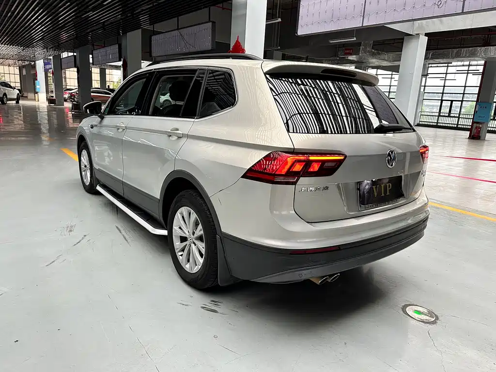 Volkswagen Tiguan L — фото 5