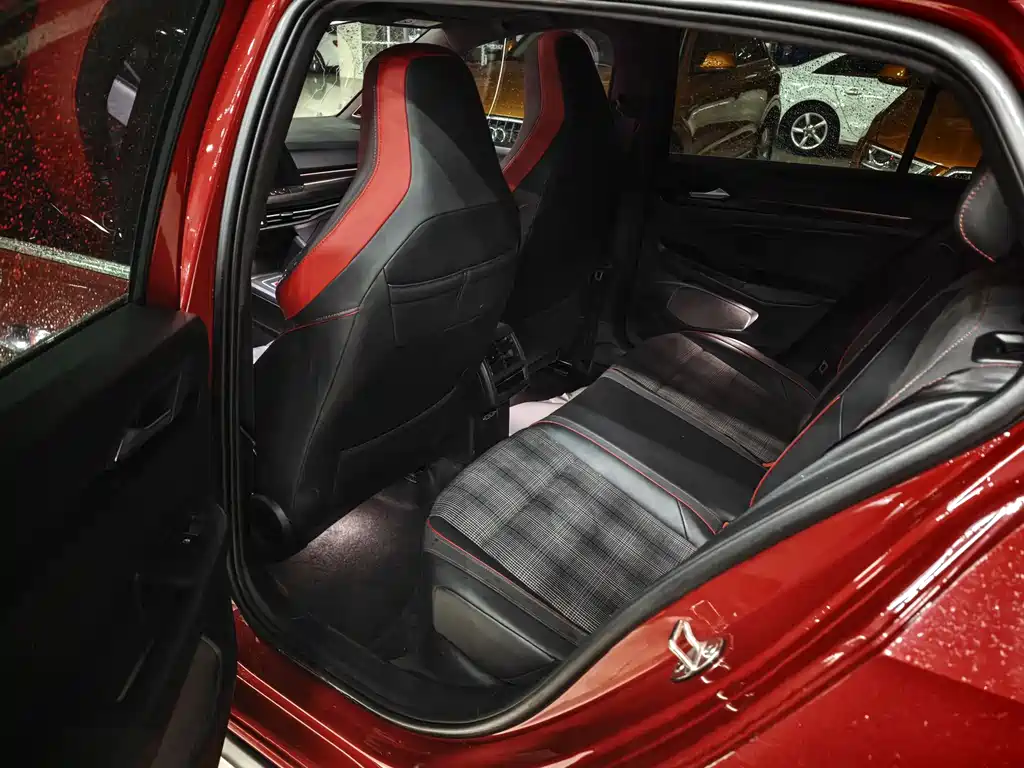 Volkswagen Golf GTI — фото 3