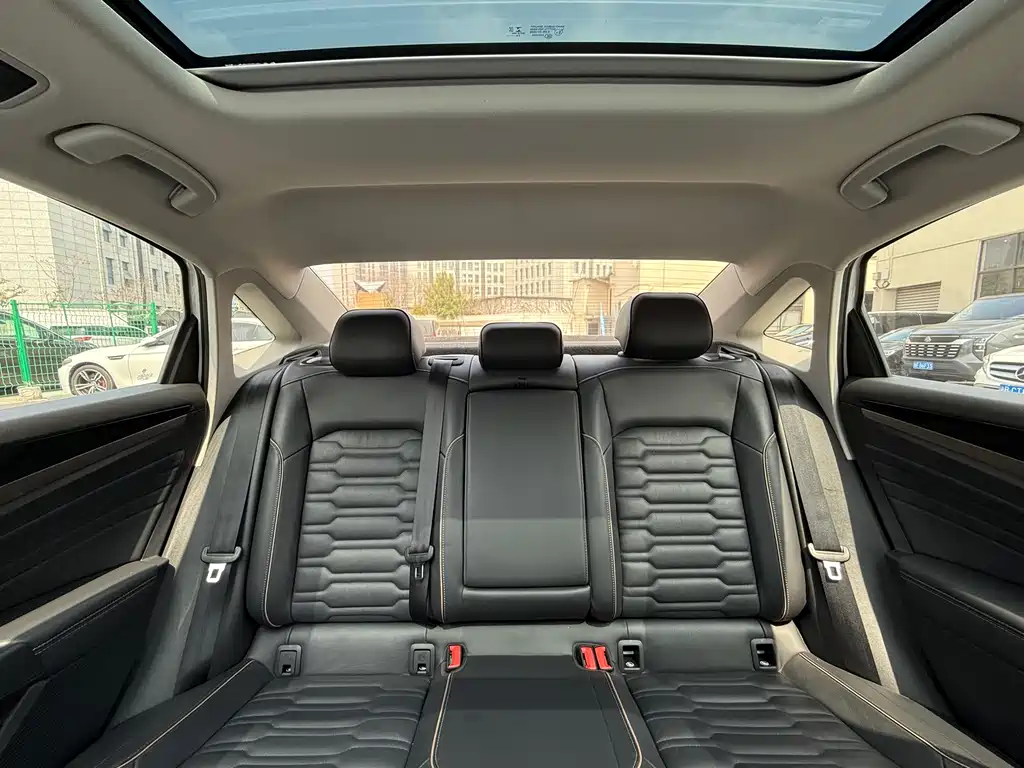 Volkswagen Passat — фото 23