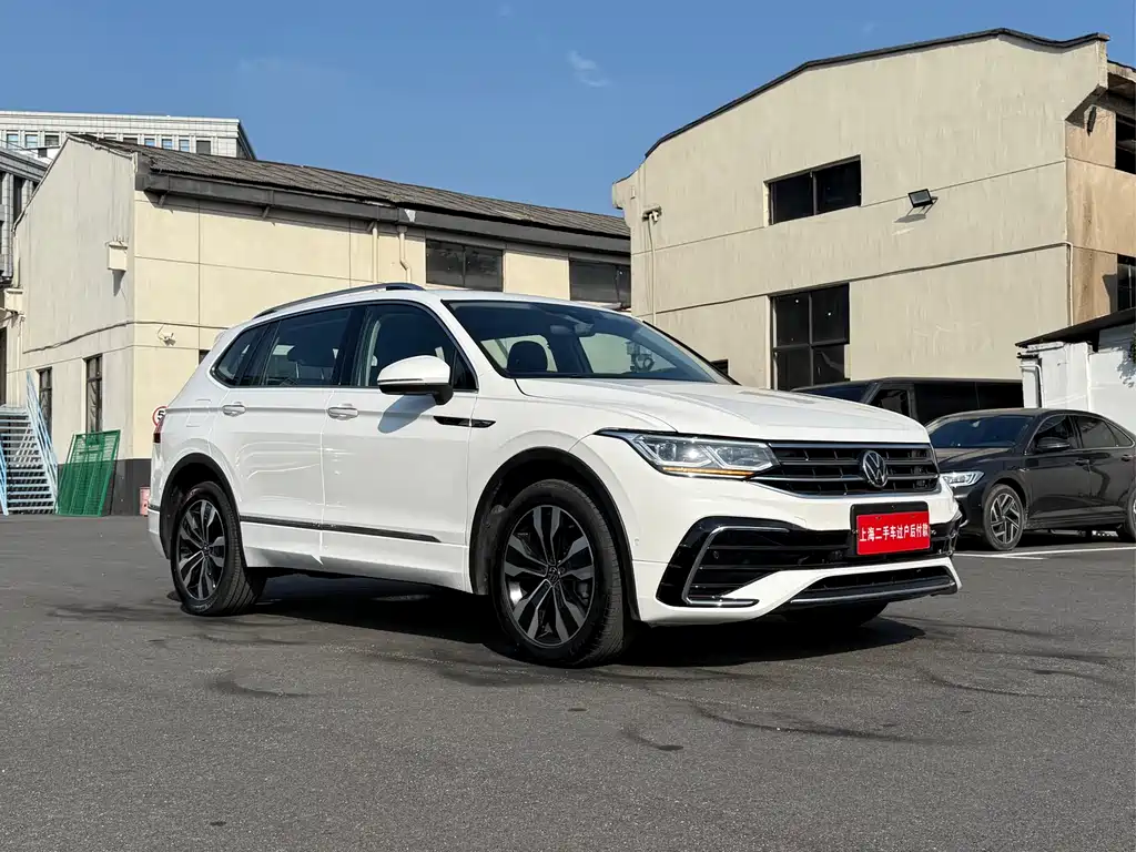 Volkswagen Tiguan L — фото 2