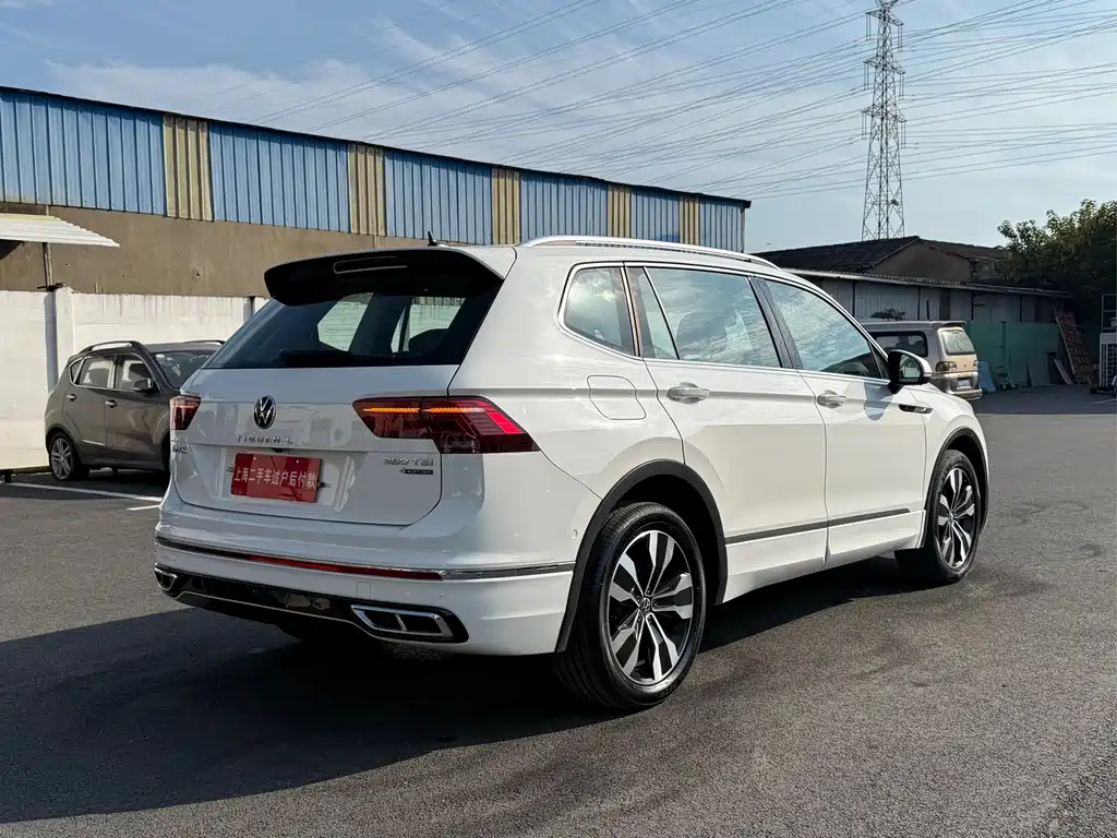 Volkswagen Tiguan L — фото 17