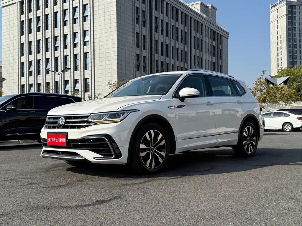Volkswagen Tiguan L — фото 3
