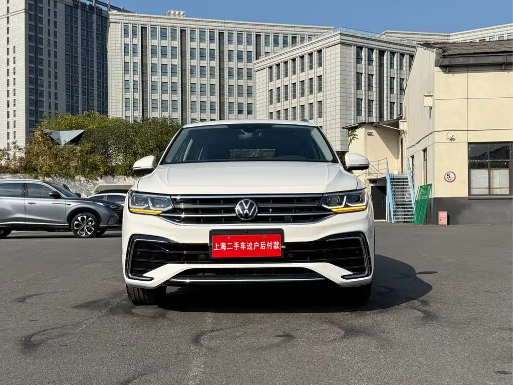 Volkswagen Tiguan L — фото 23