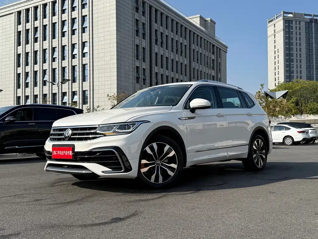 Volkswagen Tiguan L — фото 30