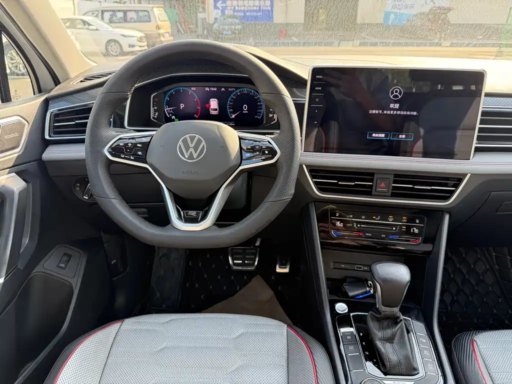 Volkswagen Tiguan L — фото 8