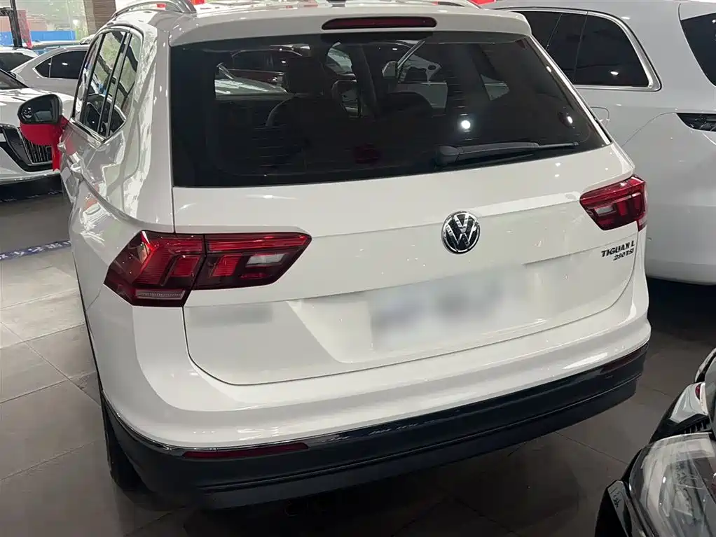 Volkswagen Tiguan L — фото 5