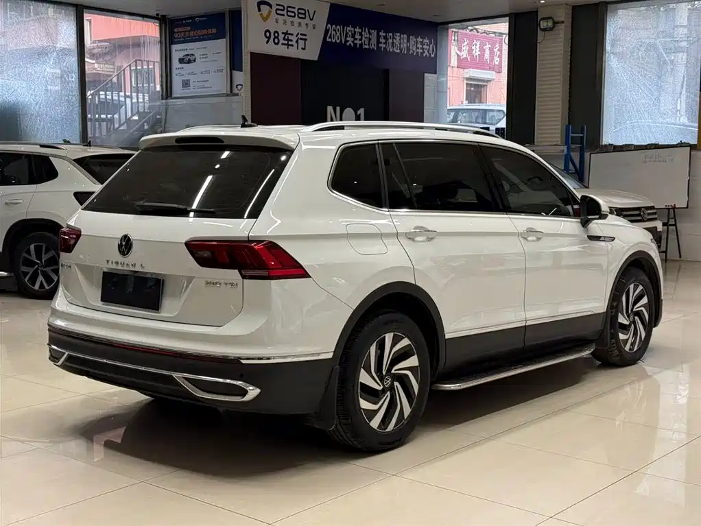 Volkswagen Tiguan L — фото 4