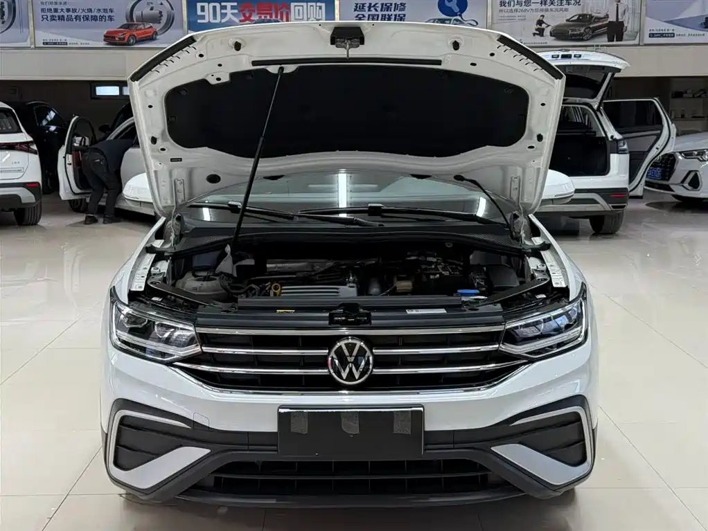 Volkswagen Tiguan L — фото 7