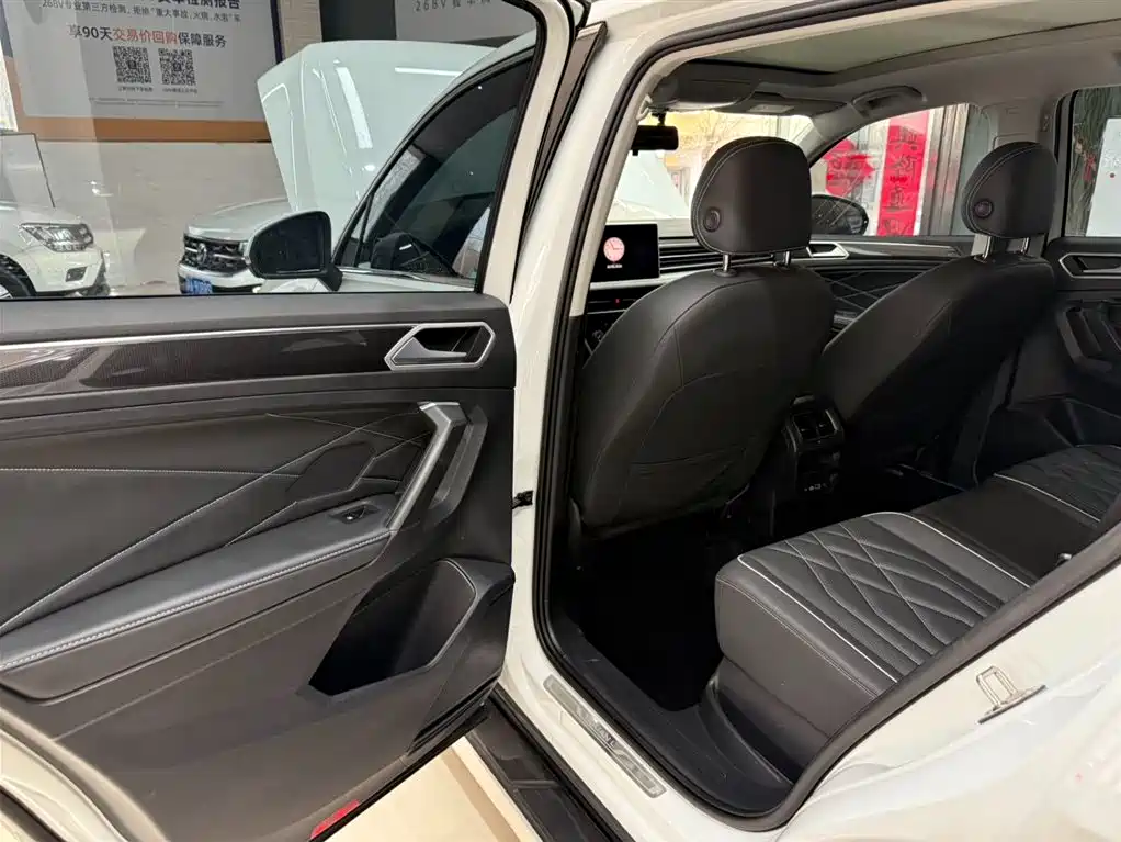Volkswagen Tiguan L — фото 17