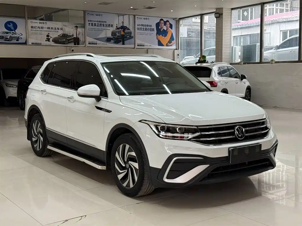 Volkswagen Tiguan L — фото 3