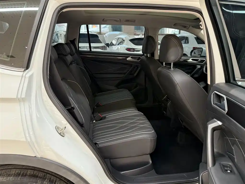 Volkswagen Tiguan L — фото 22