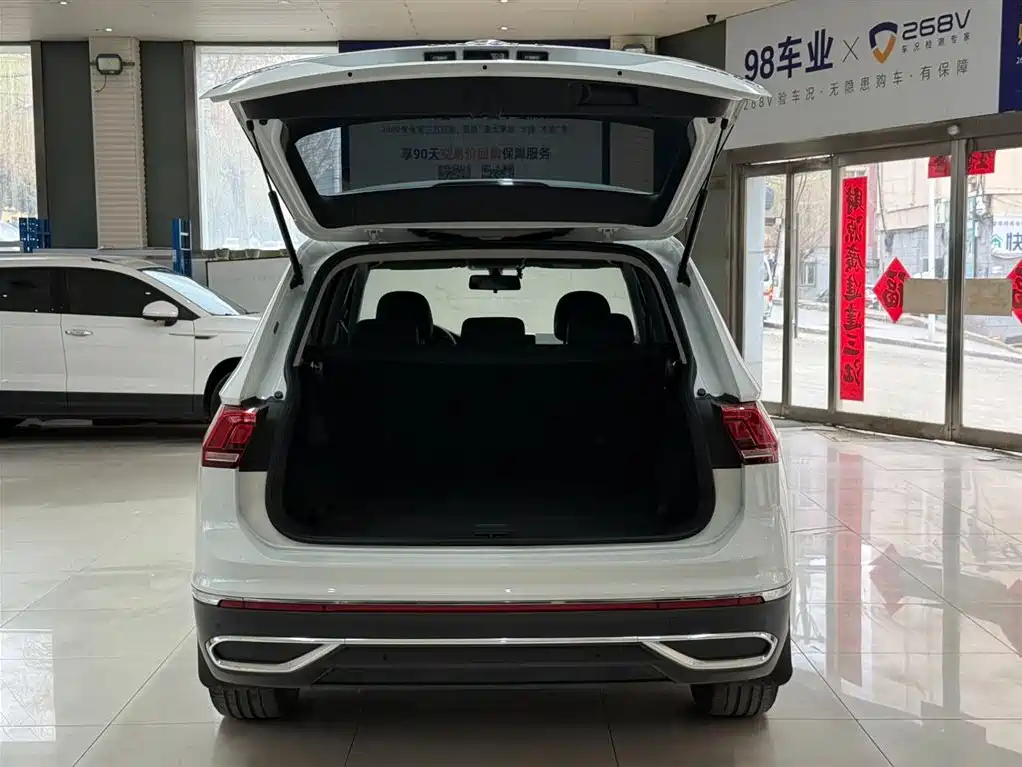 Volkswagen Tiguan L — фото 23
