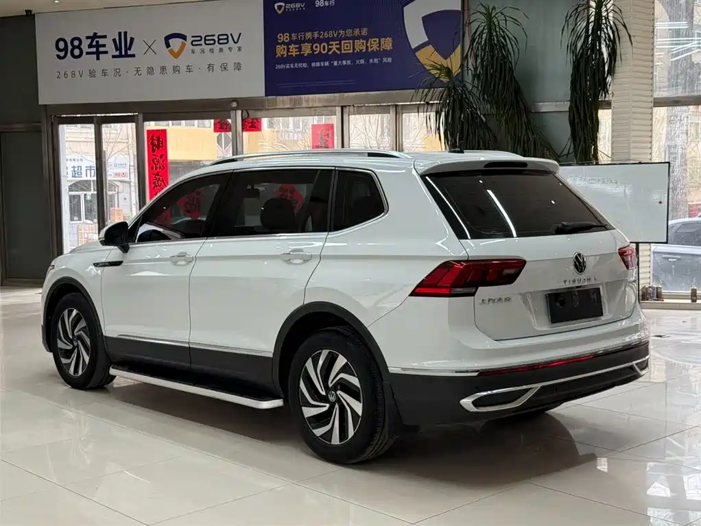 Volkswagen Tiguan L — фото 6