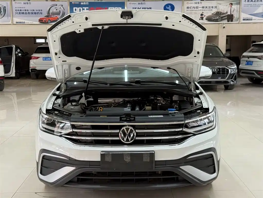 Volkswagen Tiguan L — фото 7