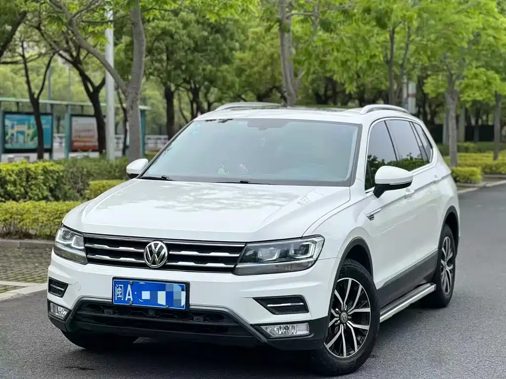 Volkswagen Tiguan L — фото 2