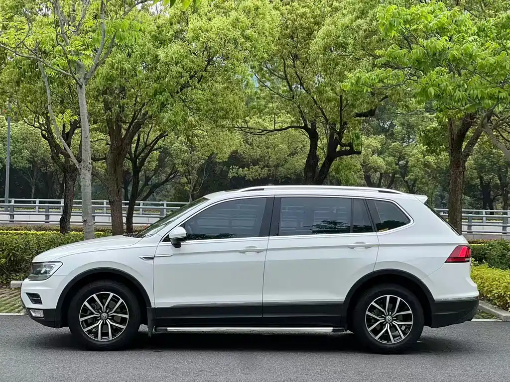 Volkswagen Tiguan L — фото 3